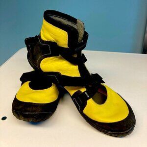 MERRELL Sz 7  Barefoot Power Glove Acacia Athletic Shoes Booties